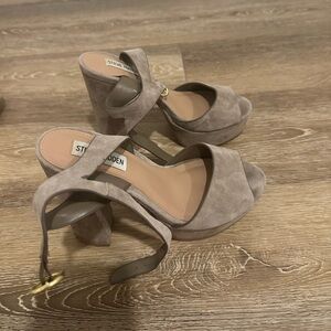 Steve Madden Madeline Taupe Nubuck